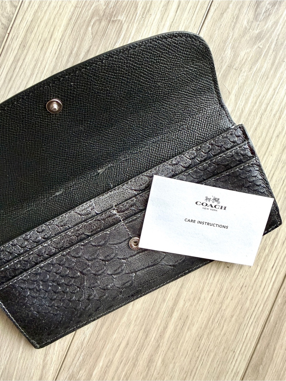 ' COACH ' Gray Metallic Python Embossed Envelope Wallet - Picture 5 of 8